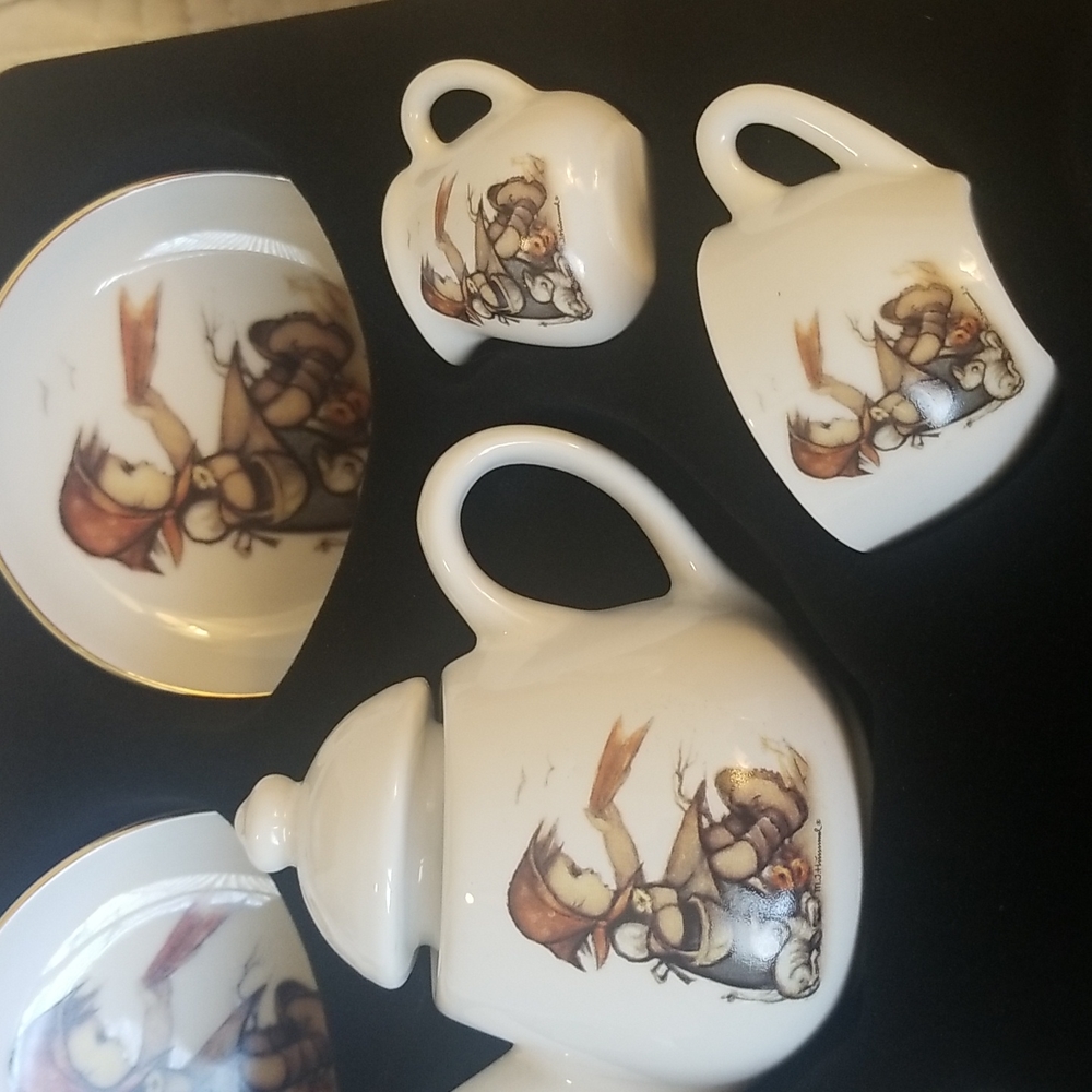 Hummel Authentic Children's Porcelain Tea Set. *Free gift with purchase* - Picture 4 of 10